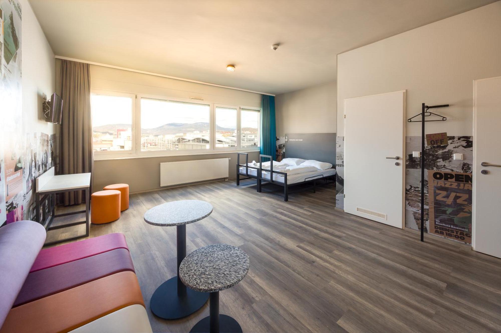 A&O Graz Hauptbahnhof Hostel Ngoại thất bức ảnh